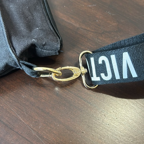 Victoria’s Secret Large Floral Weekend Travel Tote Bag - Picture 5 of 17